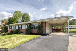 Building Photo - Beautiful 3bd 3bth single family ranch sty...
