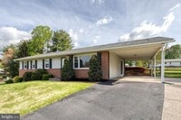 Building Photo - Beautiful 3bd 3bth single family ranch sty...