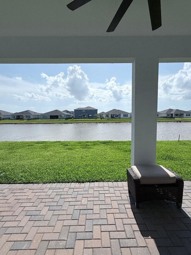 Building Photo - 10525 SW Orana Dr
