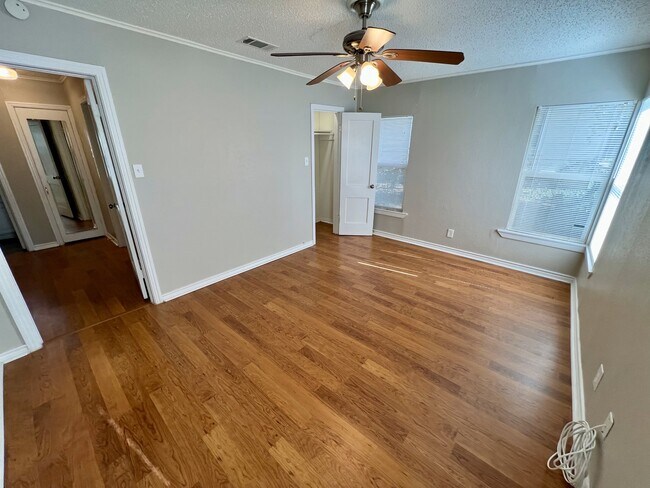 Building Photo - 3225 Knox St