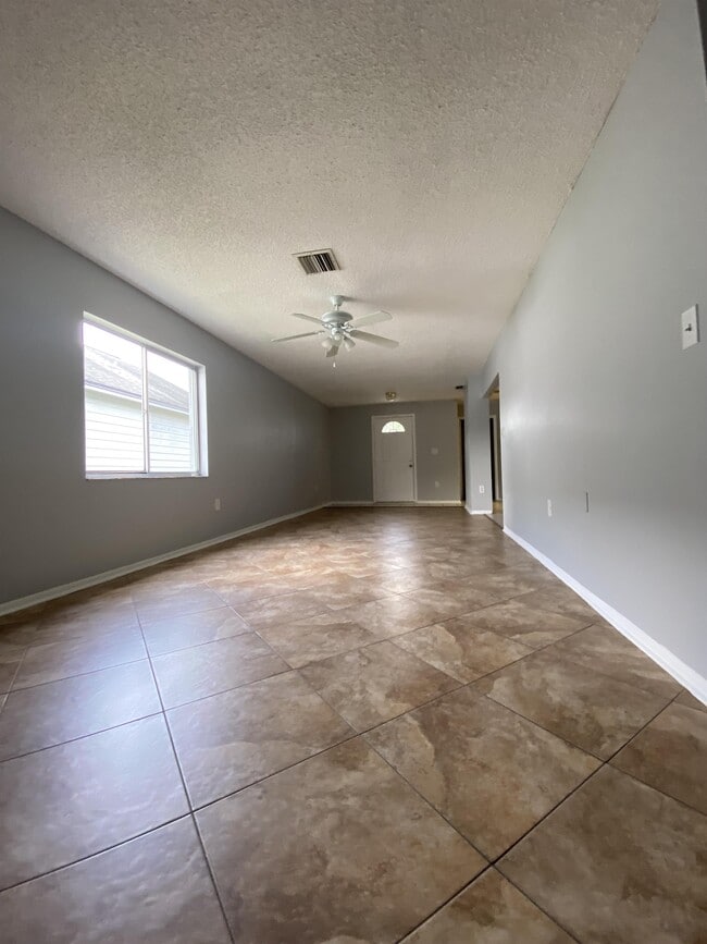 Building Photo - 23117 Dover Dr