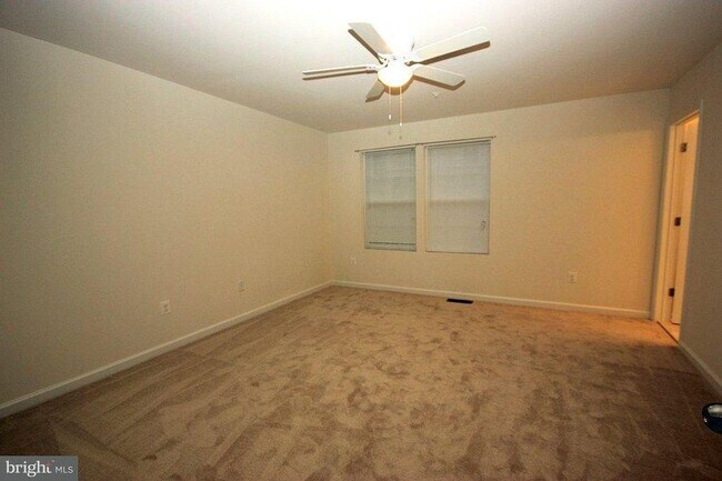Building Photo - 6282 Newport Ct