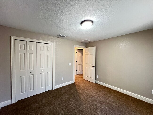 Building Photo - Beautiful 3 BD/2BA Home in Beautiful Ocklawaha!!!