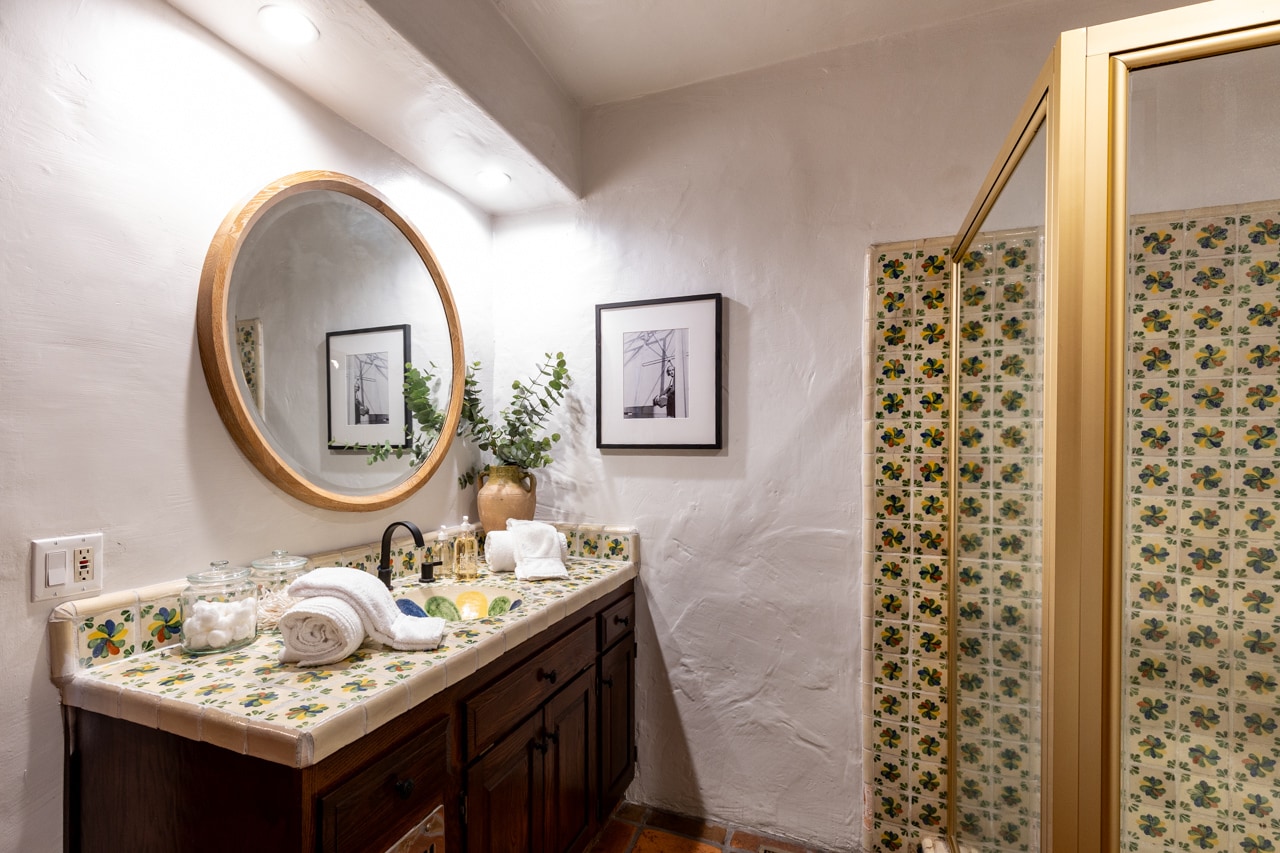 Vintage Spanish style bathroom - 2942 Passmore Dr