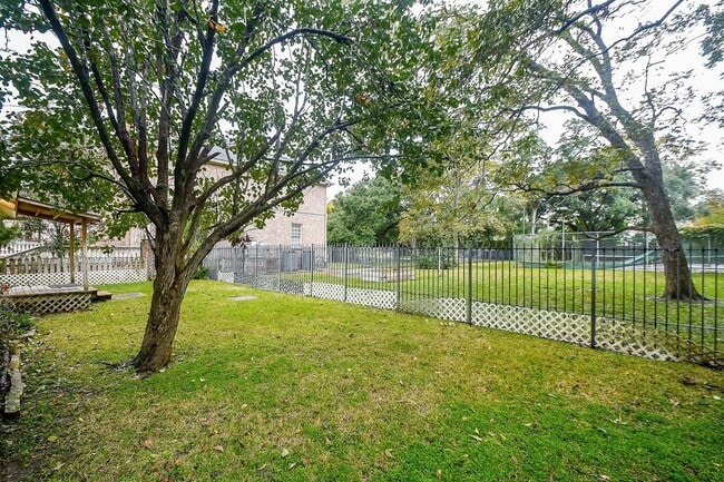 Building Photo - 4528 Magnolia St