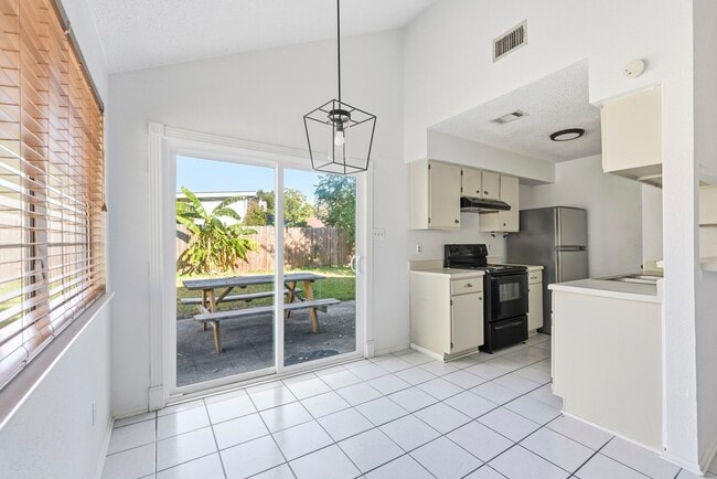 Building Photo - 23314 Prairie Bird Dr