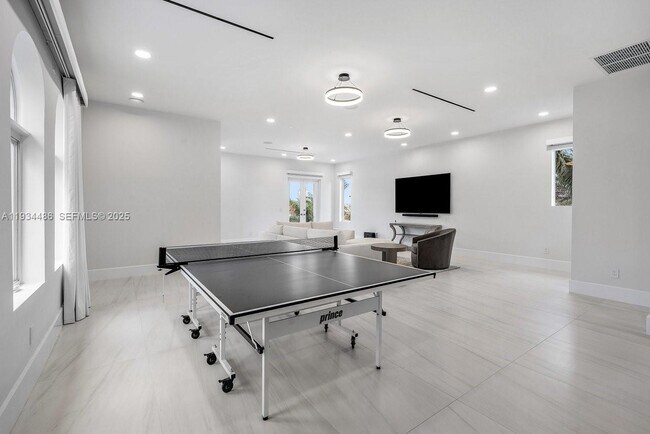 Building Photo - 3912 Island Estates Dr