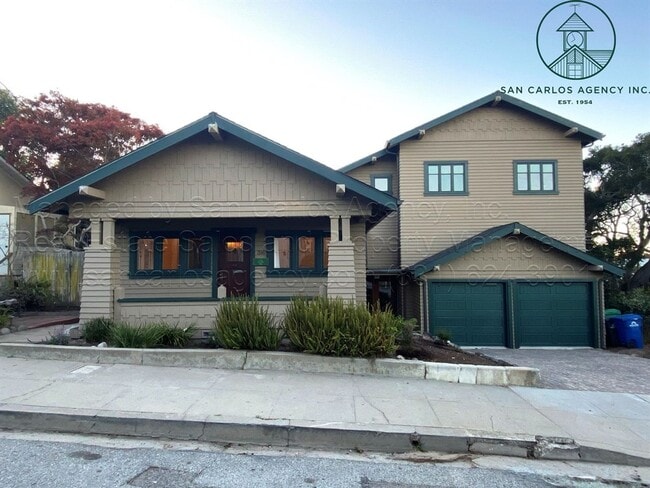 Building Photo - Craftsman-Style Downtown Pacific Grove Home