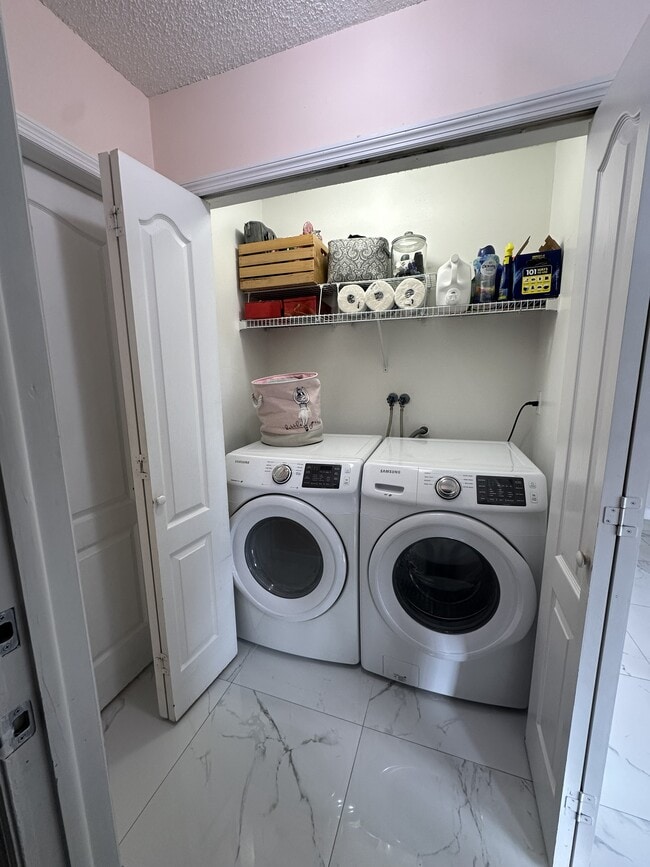 Building Photo - 15861 SW 70th Terrace