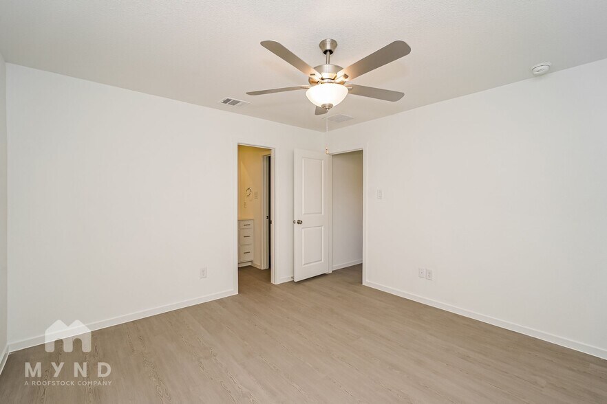 Building Photo - 2660 Mistwood Dr