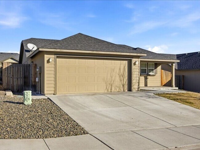 Building Photo - 9352 W 9th Pl