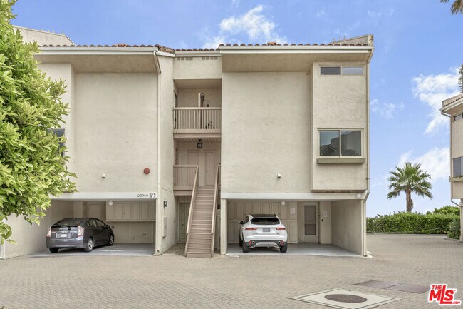 Building Photo - 23910 De Ville Way