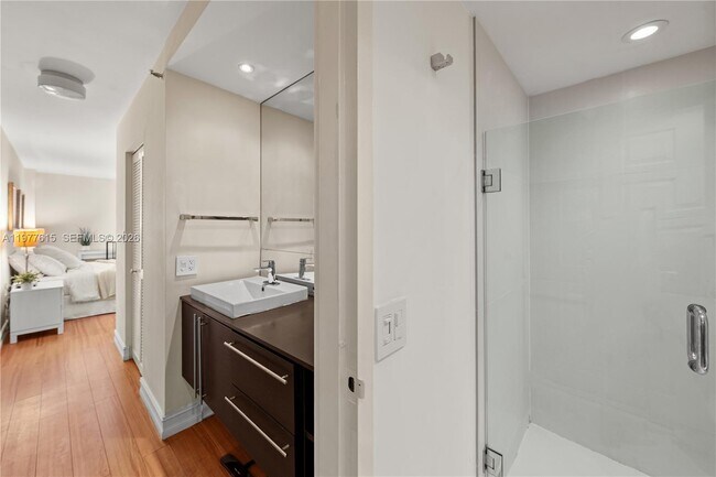 Building Photo - 2501 Brickell Ave