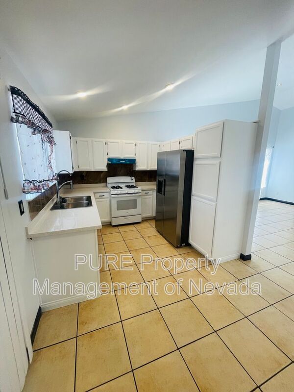 Building Photo - 724 Taft Ct