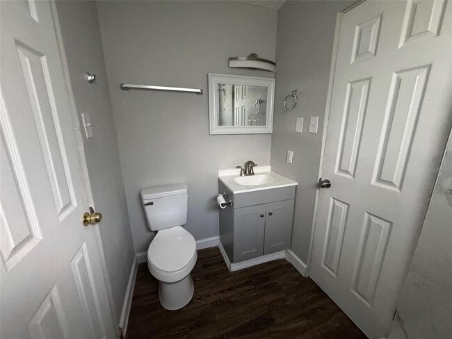 Building Photo - 505 Varsity St