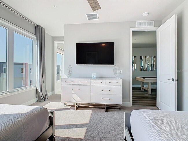 Building Photo - 7740 Sandy Ridge Dr