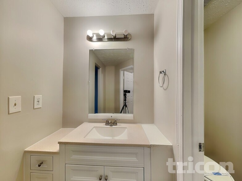 Building Photo - 5043 Stone Trace