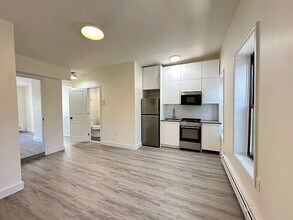 Building Photo - "Charming 1-Bed Oasis on Pioneer Street, Brooklyn – Your Perfect Urban Retreat!"