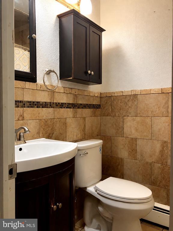Building Photo - 604 Clay Dr