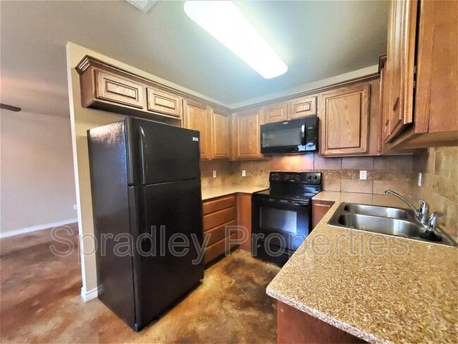 Building Photo - 4810B Deep Dr