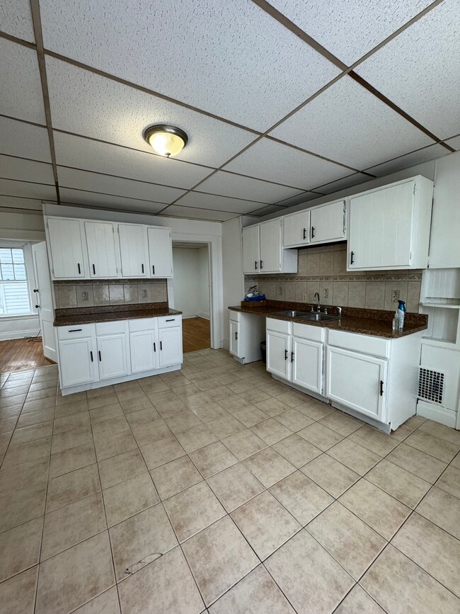 Building Photo - 1013 Downer Ave