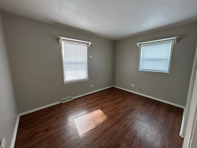 Building Photo - 315 E Rose St