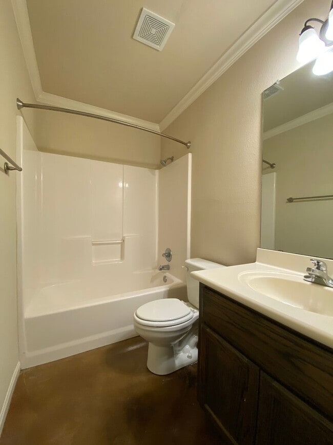 Building Photo - Duplex *LEASING SPECIAL AVAILABLE*