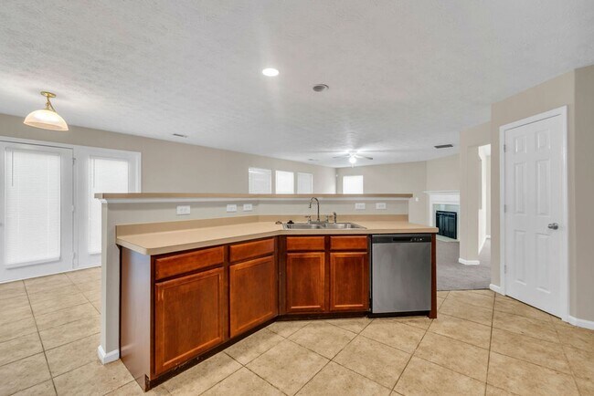 Building Photo - PRICE DROP!!! 3 BEDROOM 2.5 BATH SOUTH FULTON HOME!!