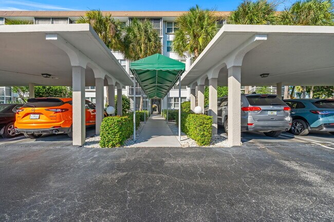 Building Photo - 920 Dogwood Dr