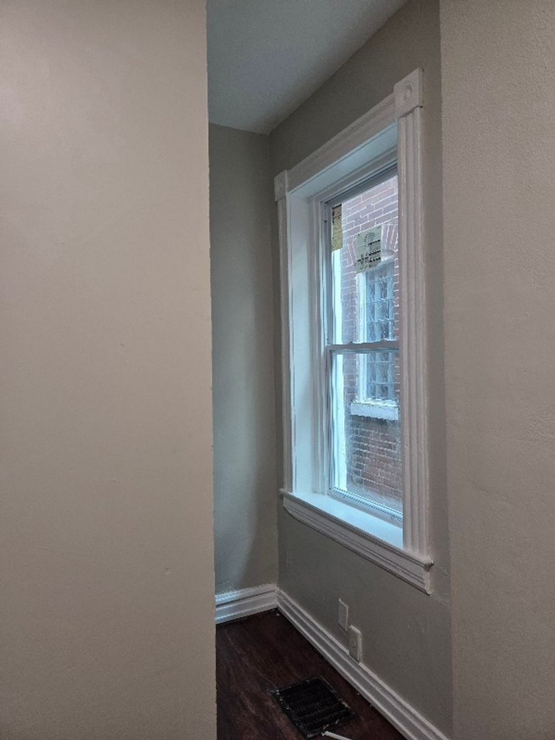 Building Photo - 5501 Putnam St