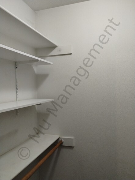 Building Photo - 1850 N Cannondale Dr