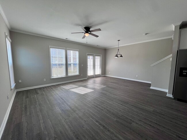Building Photo - 3 bed/2.5 bath at end unit townhome in Berkeley Walk at Savannah Quarters with garage