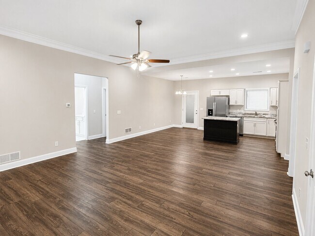 Building Photo - 547 Southern Cross Dr