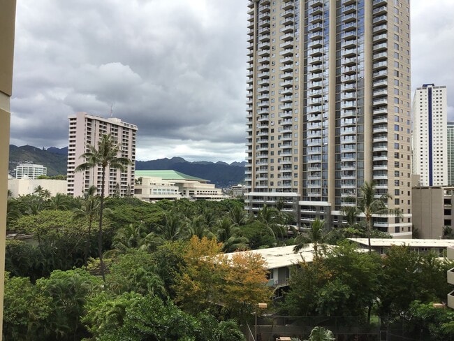 Building Photo - Ala Wai Terrace