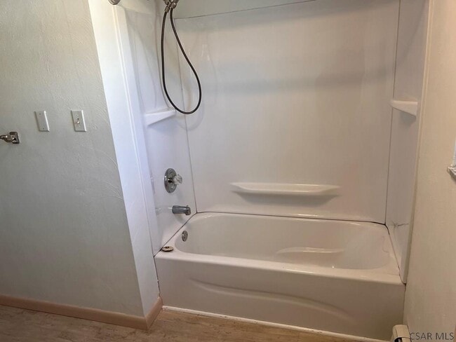 Building Photo - 120-122 Berkey Dr