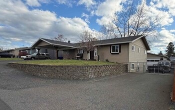 Building Photo - Huge Pet-Friendly Orchards House