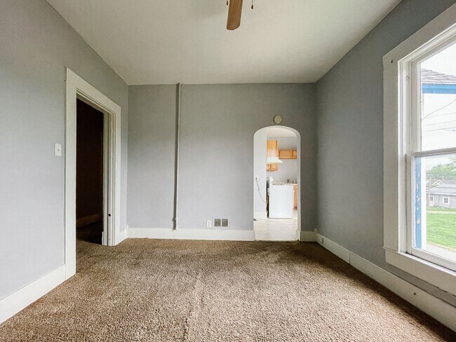 Building Photo - Near Local Shops and Restaurants