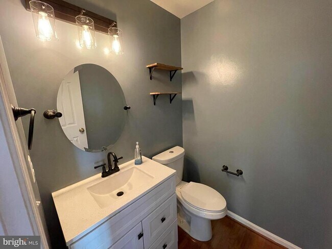Building Photo - 4106 Hazelwood Ct