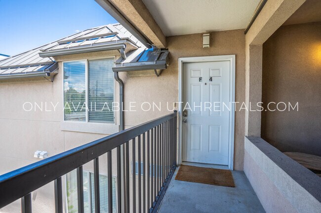 Building Photo - 892 E 700 N