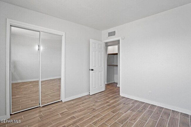 Building Photo - 5121 Beautonne Ave