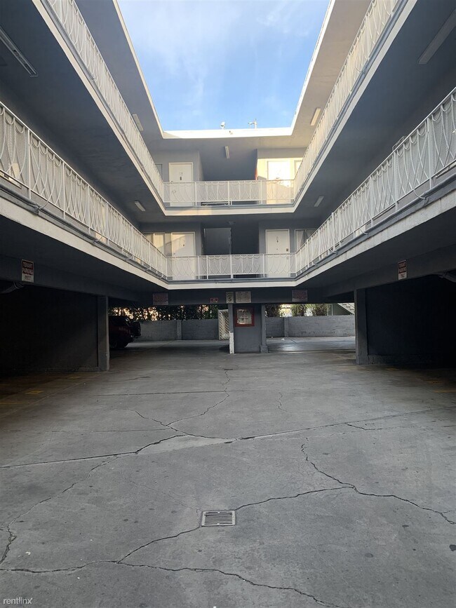 Building Photo - 723 N Gramercy Pl