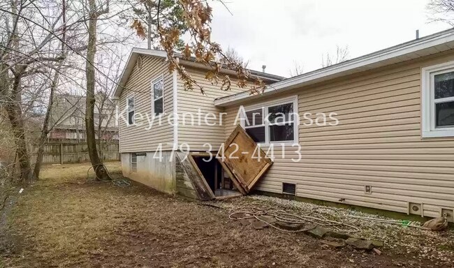 Building Photo - 1144 N Vista Pl