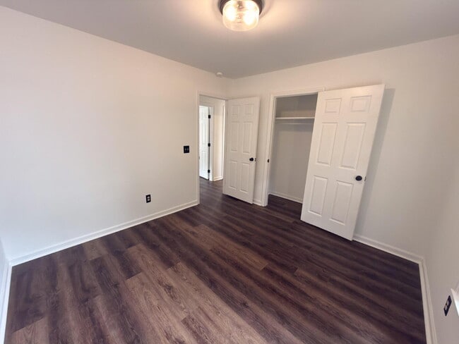Building Photo - Move-In ready-Rosewood 3BR w/ Fenced Yard + Pet Friendly