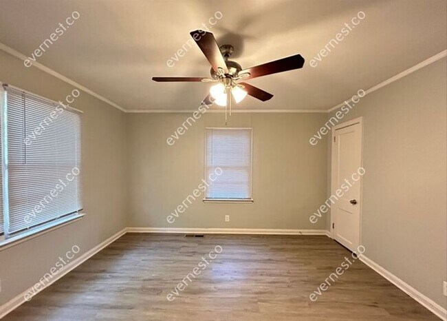 Building Photo - 2776 Palm Dr