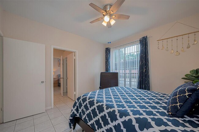 Building Photo - 2121 El Paseo St
