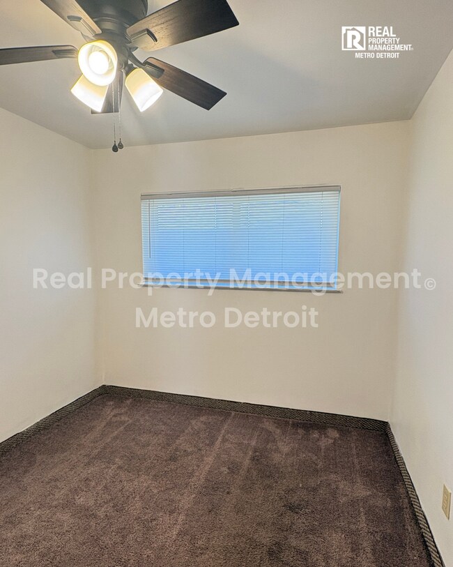 Building Photo - COZY 1-BEDROOM APARTMENT