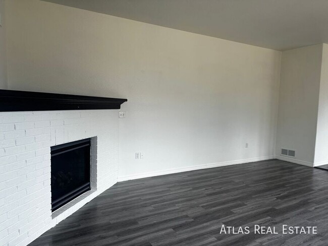 Building Photo - 10789 Vista Rd