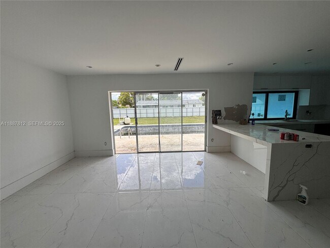 Building Photo - 444 NW 21st St