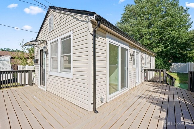 Building Photo - 250 Brookside Ave