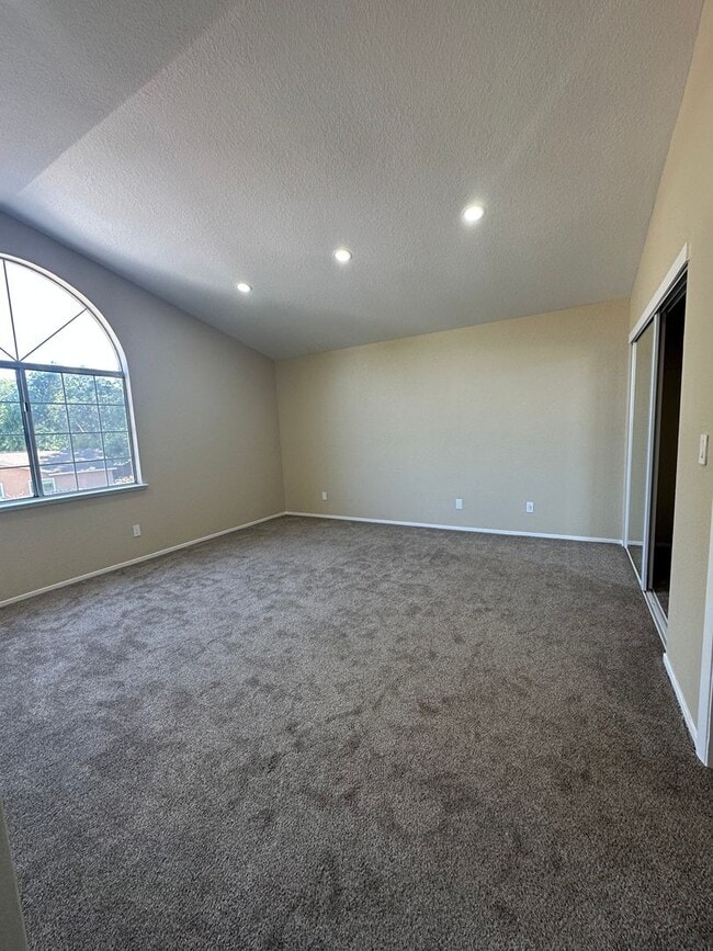 Building Photo - Newly Renovated 3bed 2.5 bath in Vacaville!